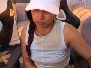 SKINNYLAURA