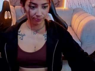 SKINNYLAURA