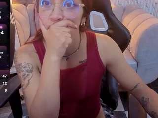 SKINNYLAURA