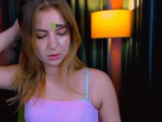 Mẫu này đang trực tiếp. lina-moone