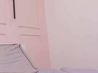 Mia Collins live cam preview