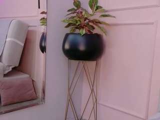 Mia Collins live cam preview