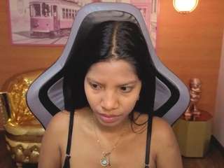 emily-smith-t live webcam show