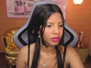 emily-smith-t live webcam show