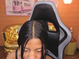 emily-smith-t live profile
