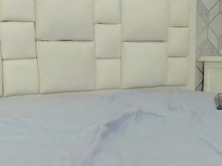 naia-cox live webcam show