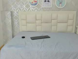 naia-cox live webcam show