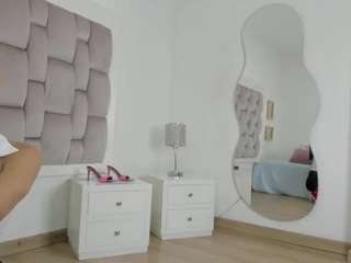 naia-cox's live room