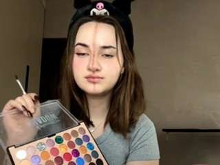 Model ini sedang live sekarang. noellekulik