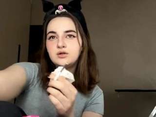 该模特正在直播。 noellekulik