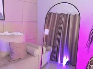 Vaiiolett-t live webcam show