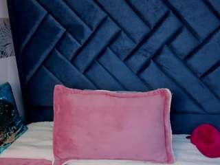 valery-more's CamSoda show and profile
