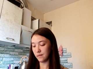 MichikoMccoil live cam — ass bouncing, black hair, brown eyes