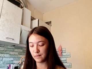 MichikoMccoil live cam — ass bouncing, black hair, brown eyes
