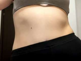 Este modelo está en vivo ahora. tynishawilder