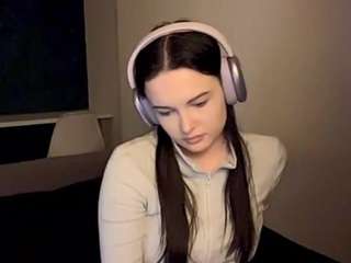 le modèle shariceriner est en webcam porno dans un show sur le site camsoda, il possède les tags suivants: anal,pussy,handjob,lush,natural,nipple piercings,no drinking,no smoking,orgasm,petite,sexy,ass,shaved pussy,skinny,spank,squirter,strip,tattoos,tease,teen (18+)