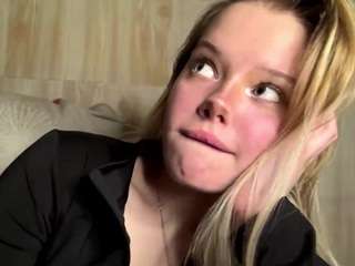 Live cam show with CharaDeatherage