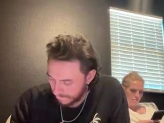 tallhungcloudyy live webcam show