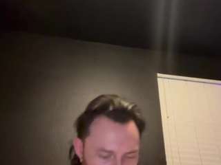 tallhungcloudyy's live room