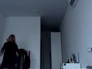 le modèle aminaeberspacher est en webcam porno dans un show sur le site camsoda, il possède les tags suivants: ahegao,spank,nipple piercings,no drinking,orgasm,public,pussy,sex toys,sexy,skinny,solo,squirter,anal toys,strip,striptease,tattoos,tease,teen 18,tittyfuck,twerk
