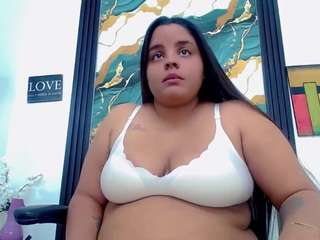 brunnette-hot