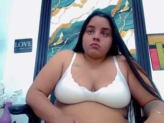brunnette-hot