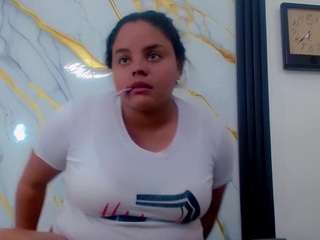 brunnette-hot