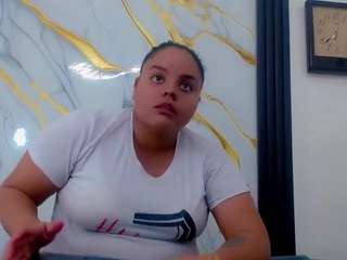 brunnette-hot