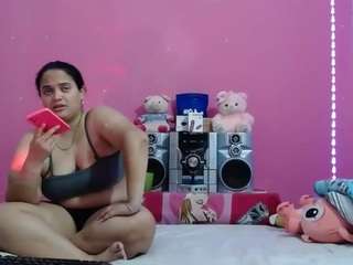 brunnette-hot