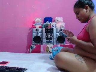 brunnette-hot