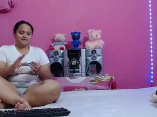 brunnette-hot