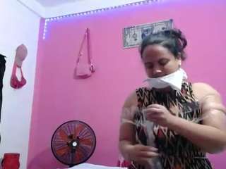 brunnette-hot