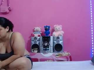 brunnette-hot