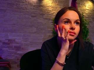 HannahIsabellee live cam — amateur, shaved pussy, natural