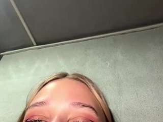 Julia live webcam show