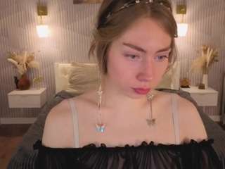 Questo modello è in diretta ora. leslie-whait