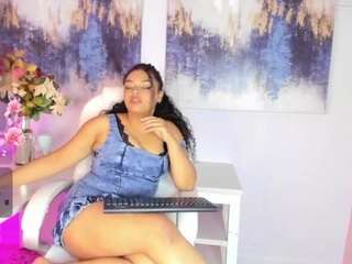 Live cam show with Scaarleett11