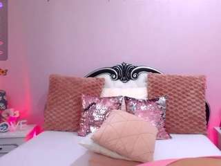 FoxySerenaX live webcam show