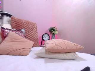 FoxySerenaX live webcam show