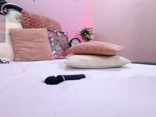 FoxySerenaX live webcam show