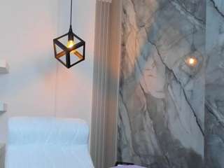 IsabellaMonet live cam preview