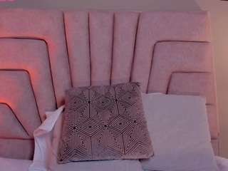 Nova-Silk live cam — ahegao, shaved pussy, ass bouncing