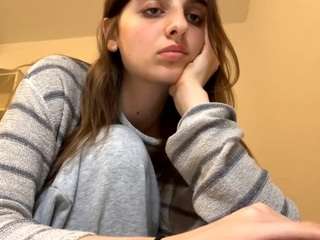 Questo modello è in diretta ora. theolakassis