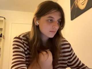 Live cam show with TheolaKassis