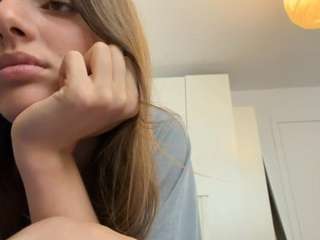 TheolaKassis live cam preview