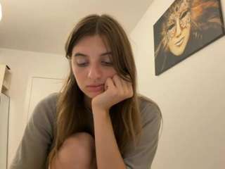 TheolaKassis live cam preview