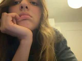 TheolaKassis live cam preview