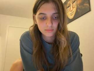 TheolaKassis live cam preview