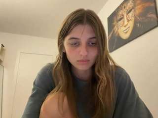 TheolaKassis live cam preview