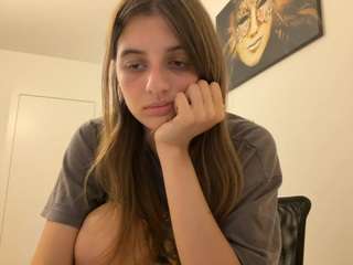 TheolaKassis live cam preview